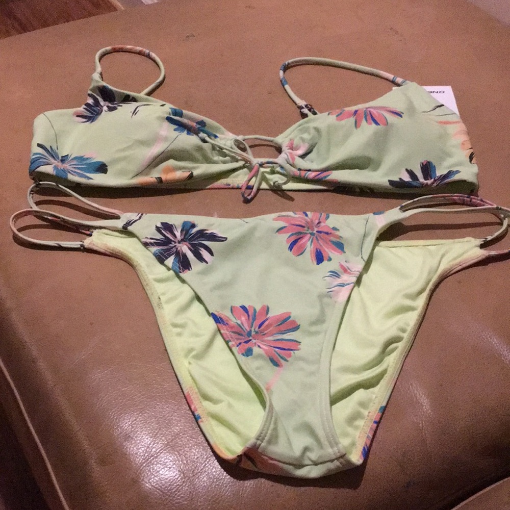Brand New O’Neill swim